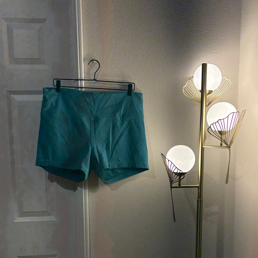 Lululemon Wunder Train High- Rise Short 4”